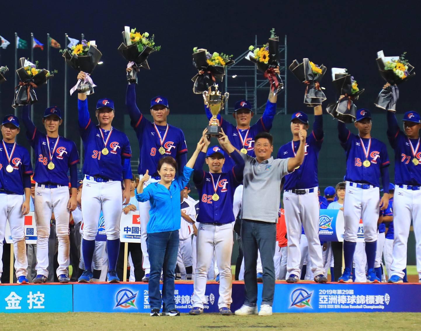 2019.10.21_亞洲棒球錦標賽冠軍，共3張圖片