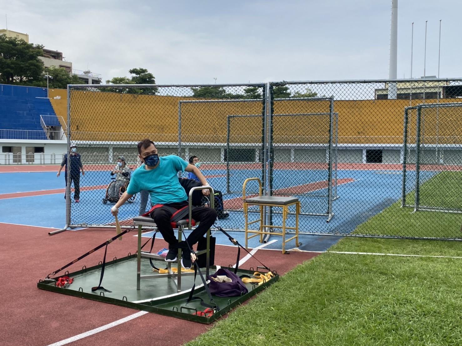 2022.04.01_迎接111全國身障運 中市運動局辦田徑擲桿測試賽暖身，共3張圖片