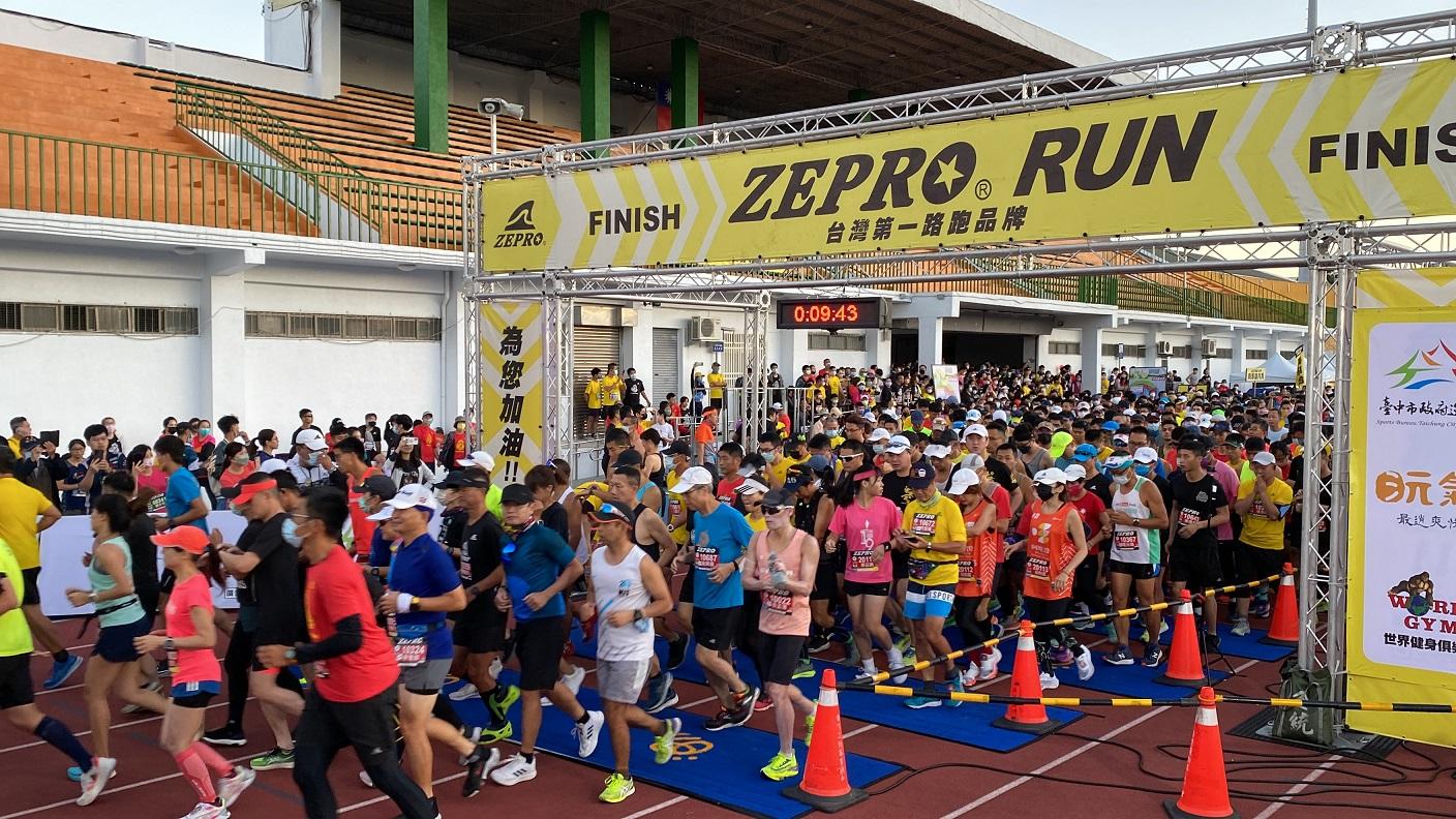 2022.12.04_ZEPRO RUN全國半程馬拉松台中場登場 近4千名跑友豐原開跑，共5張圖片